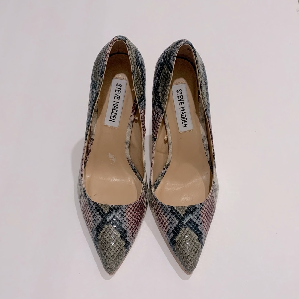 Steve Madden Multi Snake Pumps